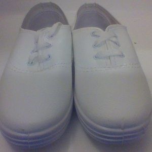White shoes size 4
